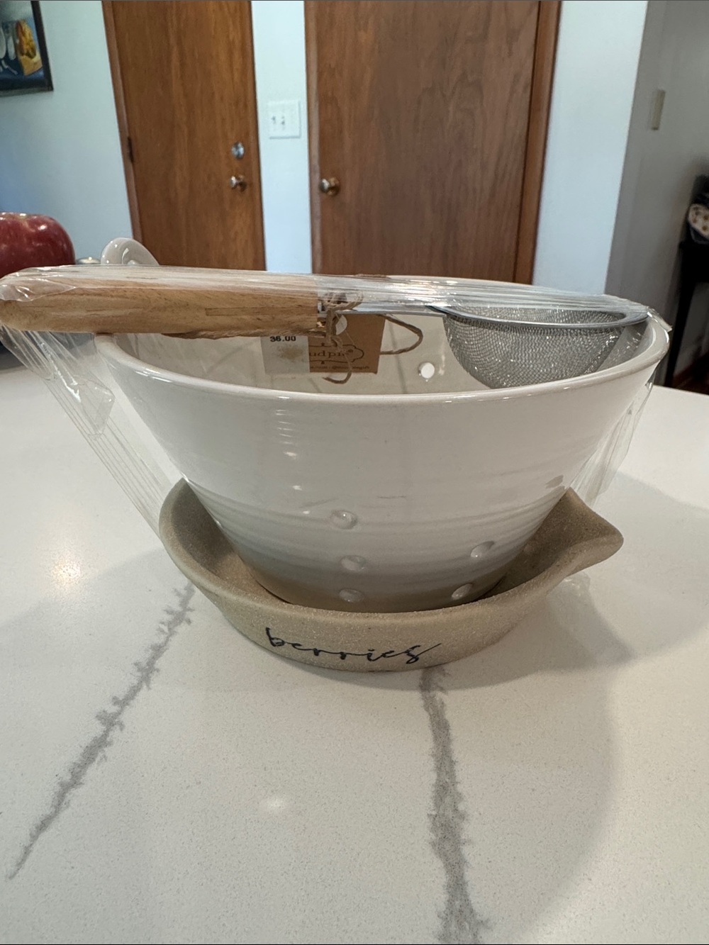 Mud Pie -Farmstead - Berry Strainer Set - Picture 4 of 9